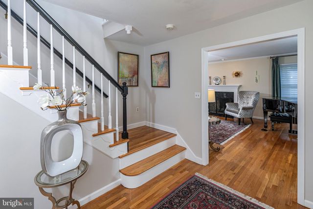 8 WINFIELD RD, Princeton, NJ 08540