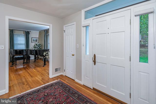 8 WINFIELD RD, Princeton, NJ 08540