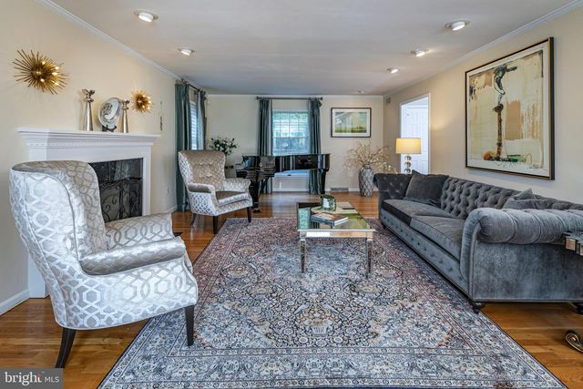 8 WINFIELD RD, Princeton, NJ 08540