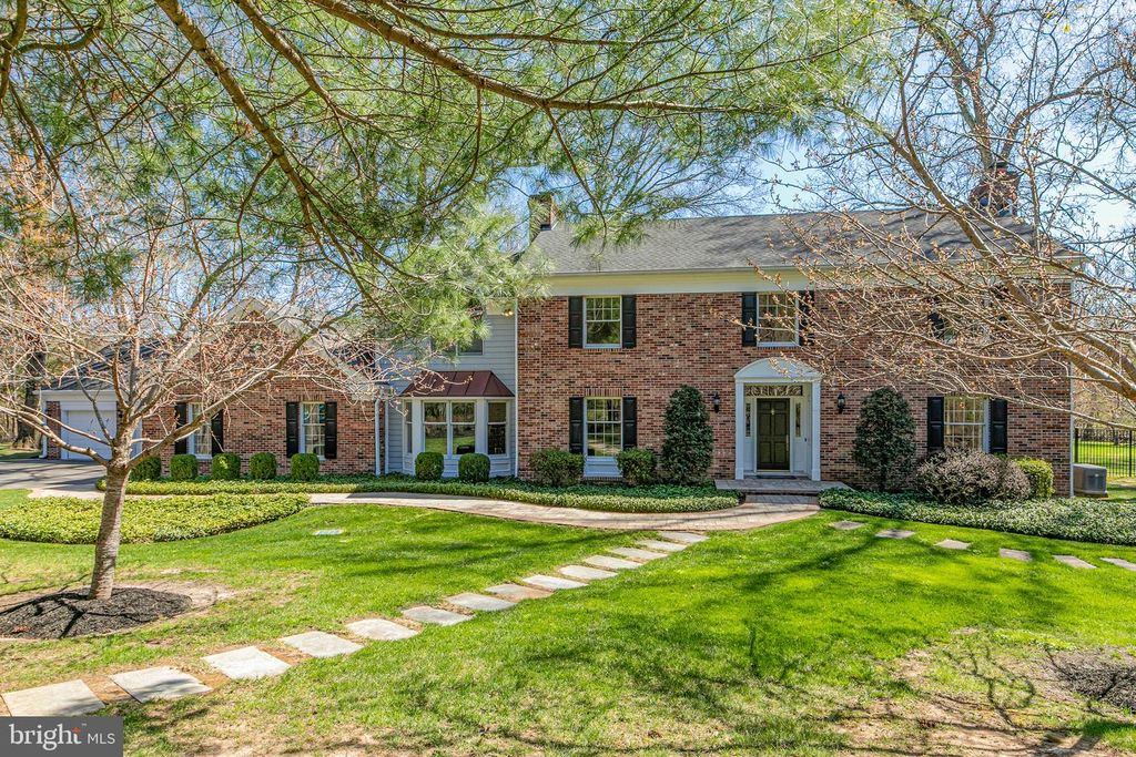 8 WINFIELD RD, Princeton, NJ 08540