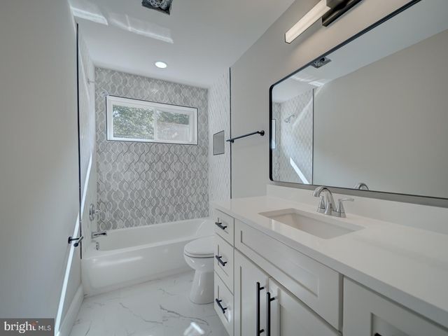 5615 OLD BRANCH AVE, Temple Hills, MD 20748