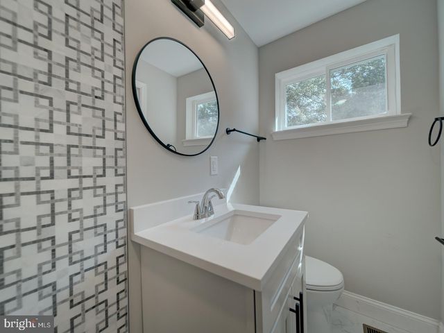 5615 OLD BRANCH AVE, Temple Hills, MD 20748