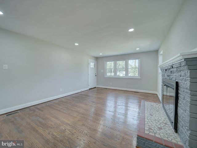 5615 OLD BRANCH AVE, Temple Hills, MD 20748