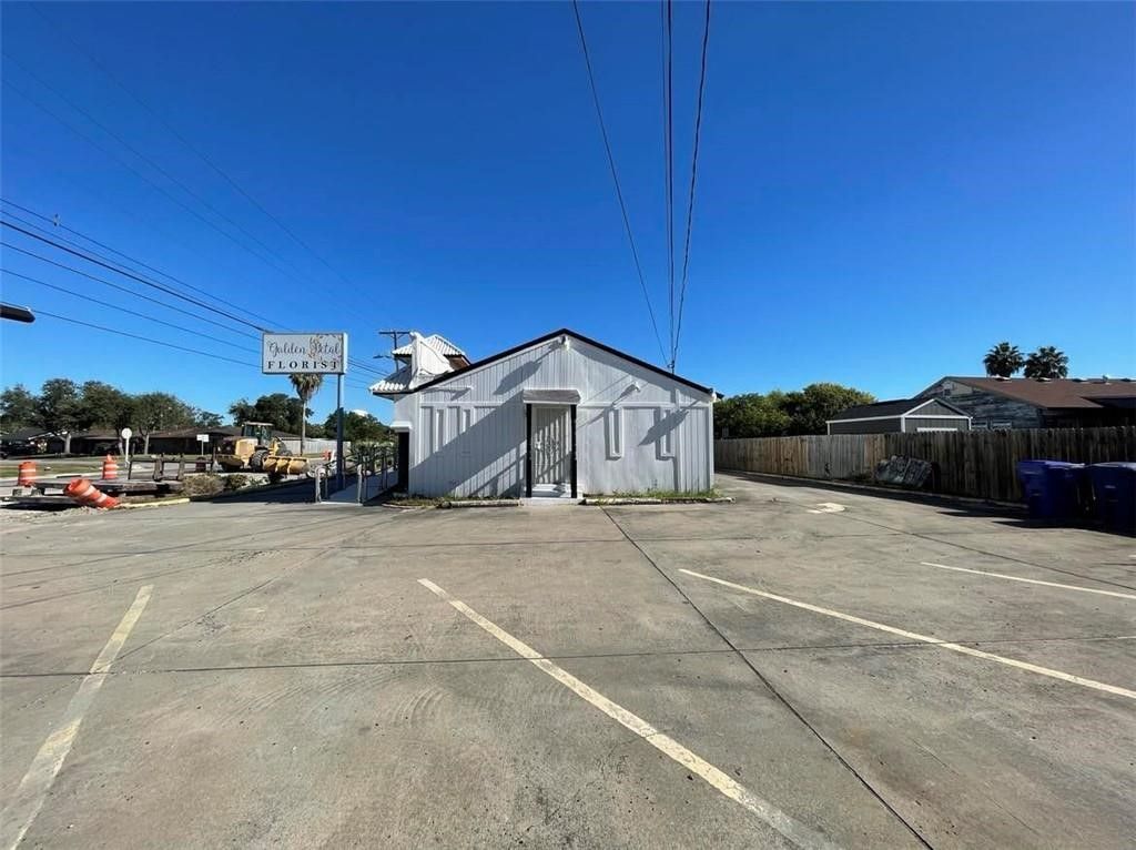 701 Everhart, Corpus Christi, TX 78411 — photo 4