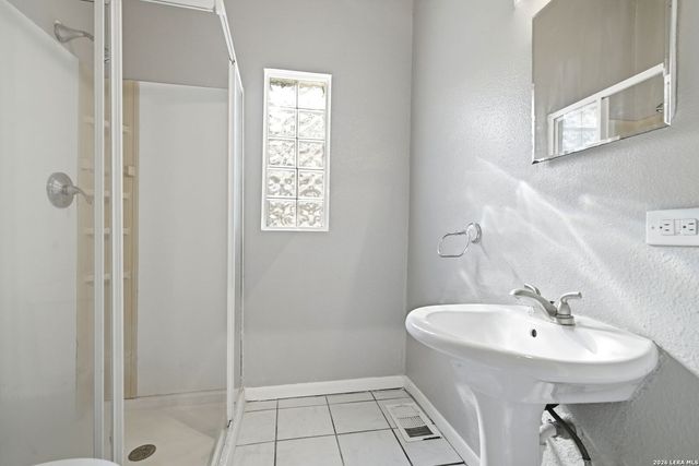 419 W Mistletoe, San Antonio, TX 78212