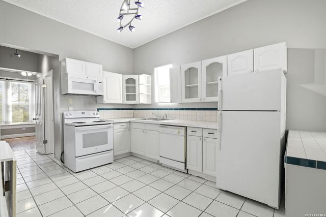 419 W Mistletoe, San Antonio, TX 78212