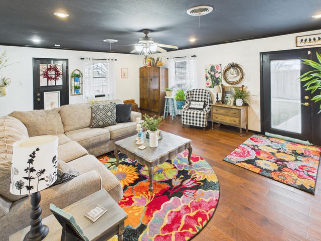 1611 N ZIMMERS Street, Pampa, TX 79065