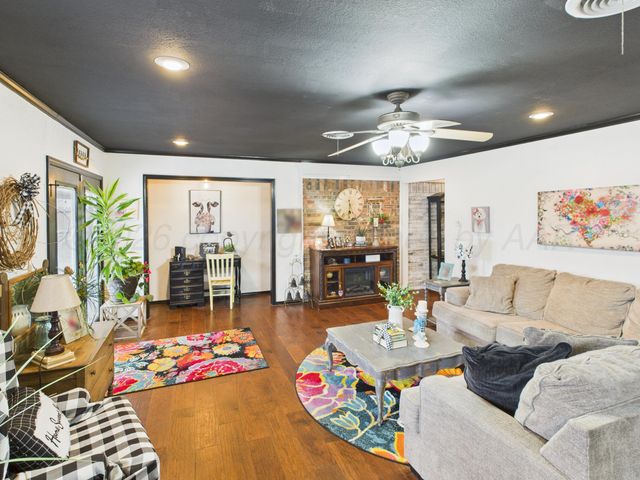 1611 N ZIMMERS Street, Pampa, TX 79065