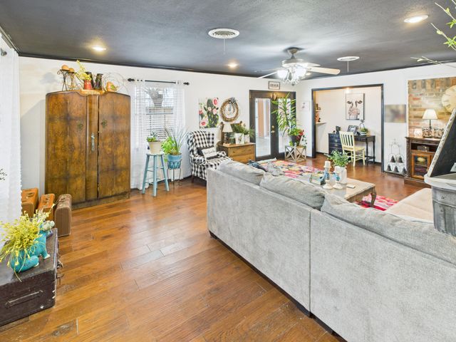 1611 N ZIMMERS Street, Pampa, TX 79065