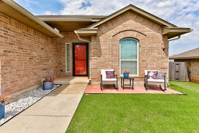 9909 Summerhill Lane, Yukon, OK 73099