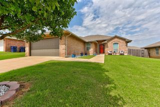 9909 Summerhill Lane, Yukon, OK 73099
