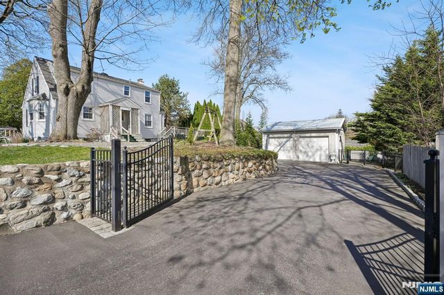 122 Johnson Avenue, Mahwah, NJ 07430