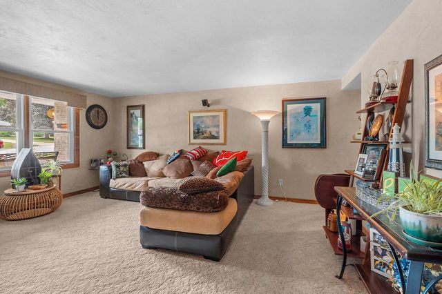 1938 STRAWBERRY LANE, Green Bay, WI 54304