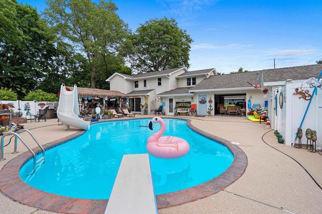1938 STRAWBERRY LANE, Green Bay, WI 54304