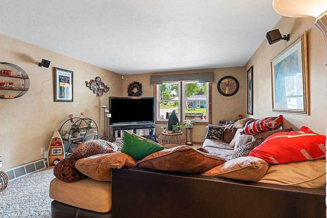 1938 STRAWBERRY LANE, Green Bay, WI 54304