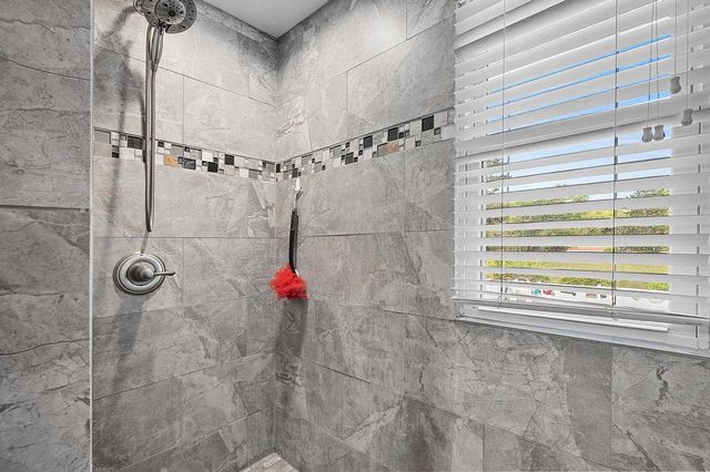 1938 STRAWBERRY LANE, Green Bay, WI 54304