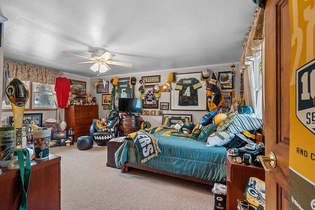 1938 STRAWBERRY LANE, Green Bay, WI 54304
