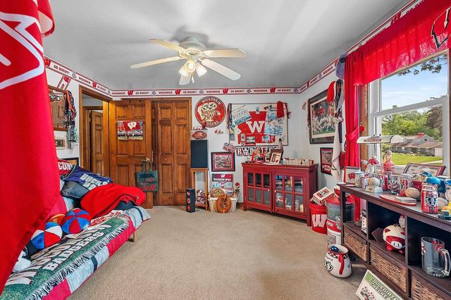 1938 STRAWBERRY LANE, Green Bay, WI 54304