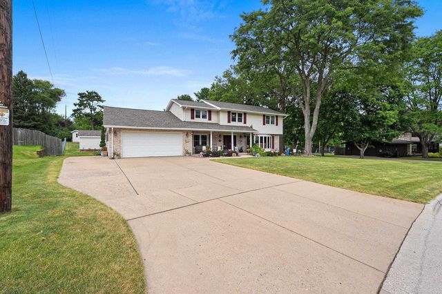 1938 STRAWBERRY LANE, Green Bay, WI 54304