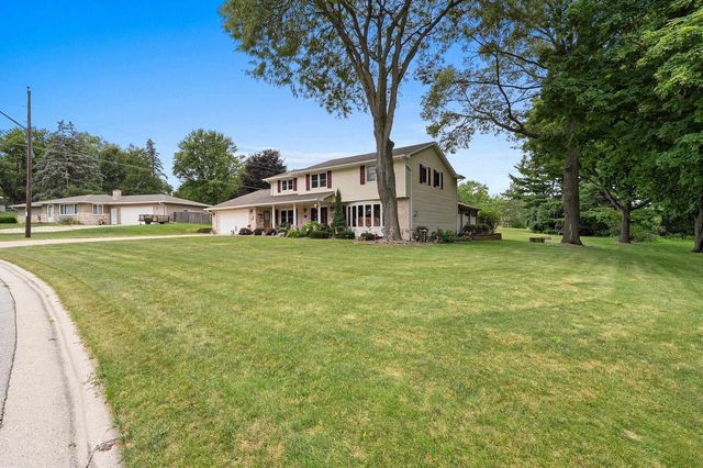 1938 STRAWBERRY LANE, Green Bay, WI 54304