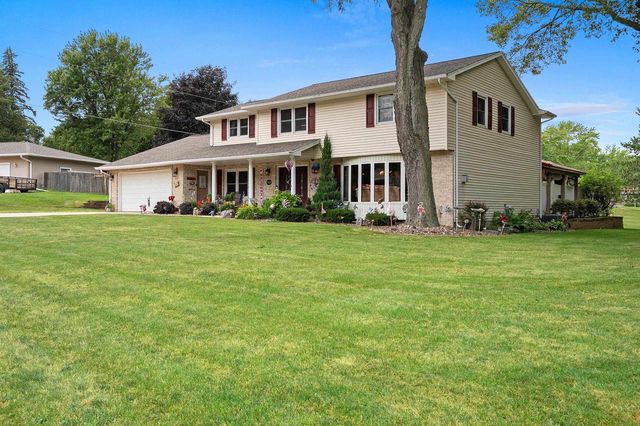 1938 STRAWBERRY LANE, Green Bay, WI 54304