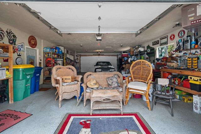 1938 STRAWBERRY LANE, Green Bay, WI 54304