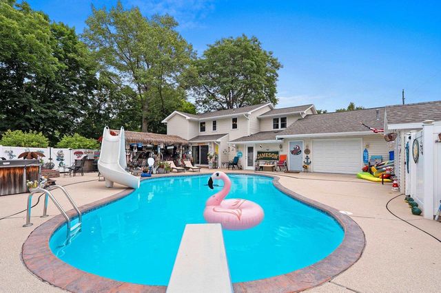 1938 STRAWBERRY LANE, Green Bay, WI 54304