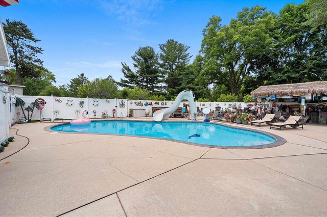 1938 STRAWBERRY LANE, Green Bay, WI 54304