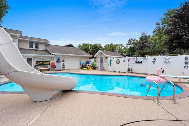1938 STRAWBERRY LANE, Green Bay, WI 54304
