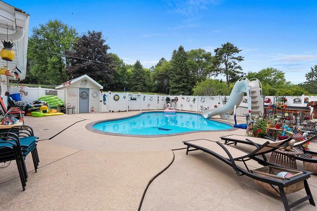1938 STRAWBERRY LANE, Green Bay, WI 54304