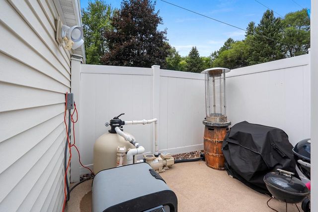 1938 STRAWBERRY LANE, Green Bay, WI 54304