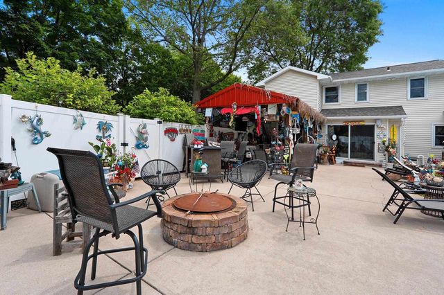 1938 STRAWBERRY LANE, Green Bay, WI 54304