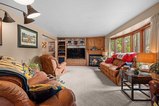 1938 STRAWBERRY LANE, Green Bay, WI 54304