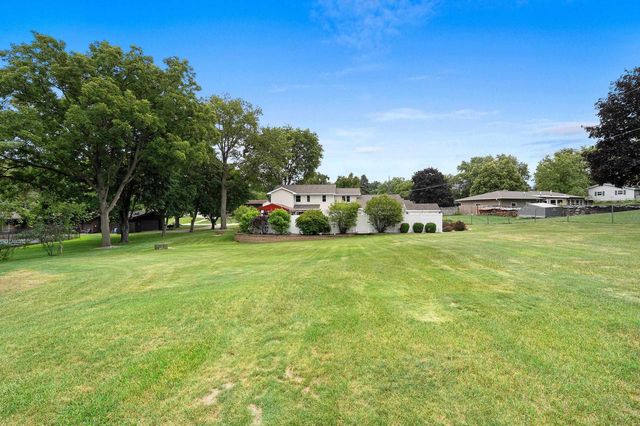 1938 STRAWBERRY LANE, Green Bay, WI 54304