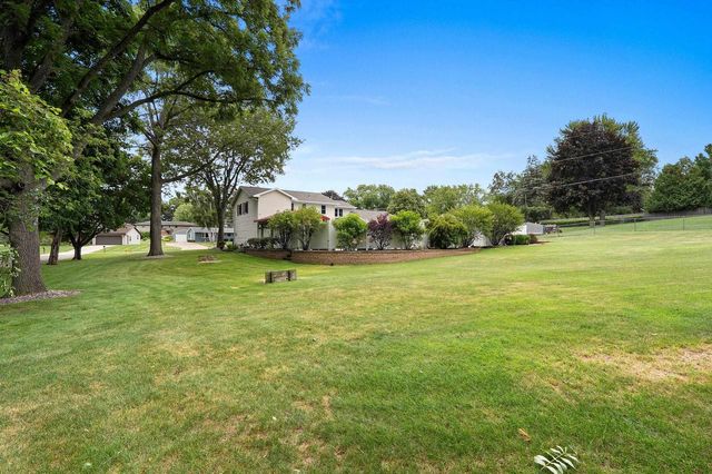 1938 STRAWBERRY LANE, Green Bay, WI 54304