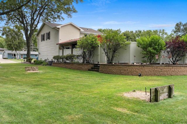 1938 STRAWBERRY LANE, Green Bay, WI 54304
