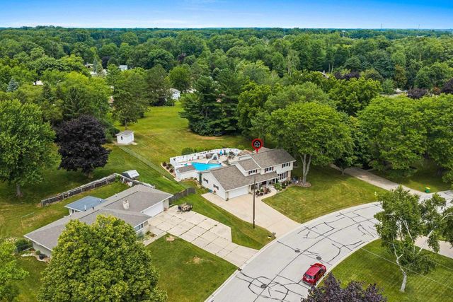 1938 STRAWBERRY LANE, Green Bay, WI 54304
