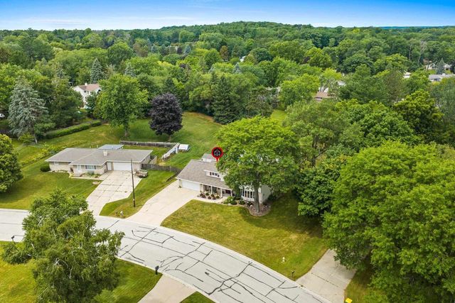 1938 STRAWBERRY LANE, Green Bay, WI 54304
