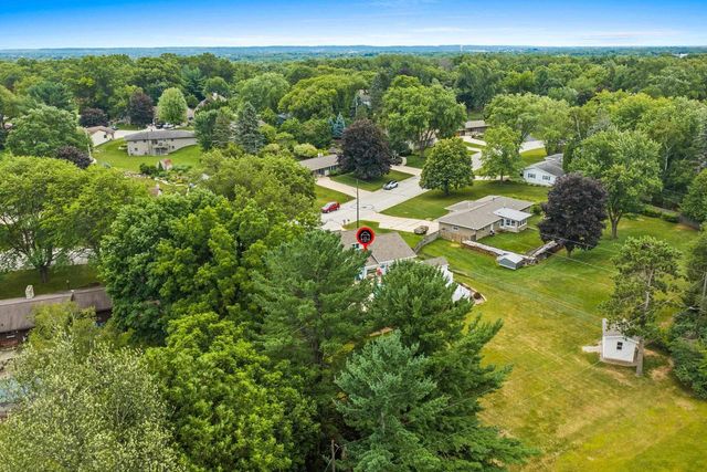 1938 STRAWBERRY LANE, Green Bay, WI 54304
