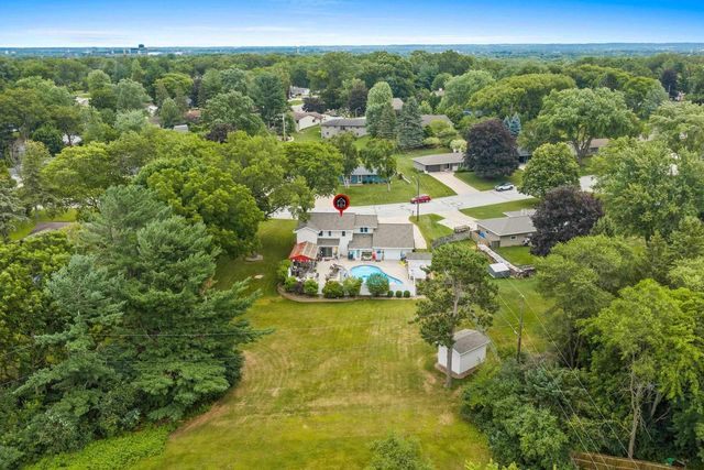 1938 STRAWBERRY LANE, Green Bay, WI 54304