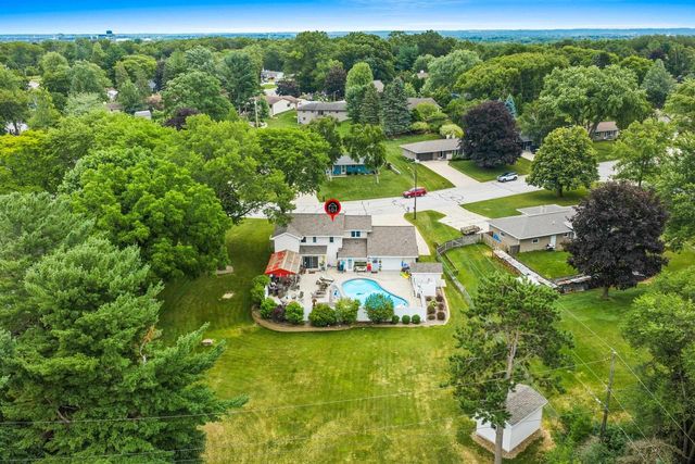 1938 STRAWBERRY LANE, Green Bay, WI 54304