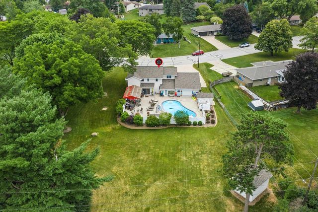 1938 STRAWBERRY LANE, Green Bay, WI 54304