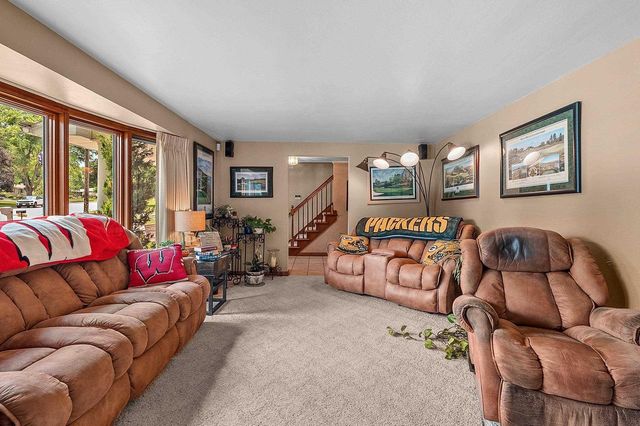 1938 STRAWBERRY LANE, Green Bay, WI 54304