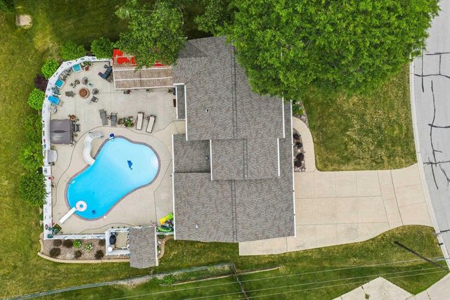 1938 STRAWBERRY LANE, Green Bay, WI 54304