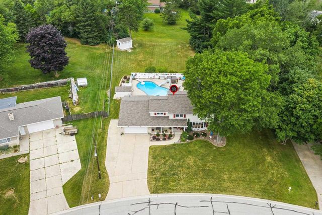 1938 STRAWBERRY LANE, Green Bay, WI 54304