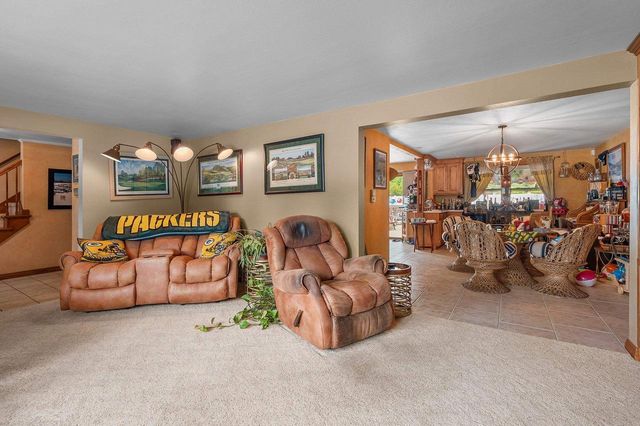1938 STRAWBERRY LANE, Green Bay, WI 54304