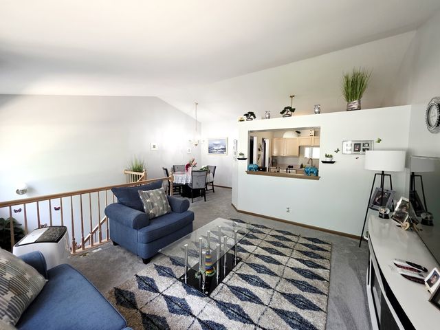 109 E Victoria Circle, North Aurora, IL 60542