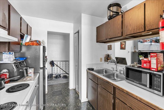 4400 Chadburne Drive, Lansing, MI 48911