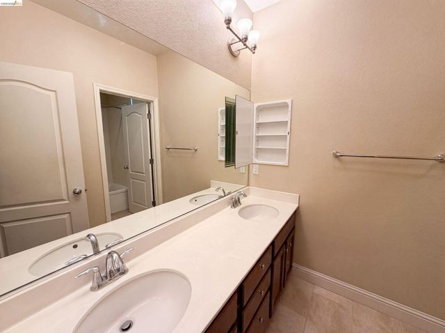 3087 Vittoria Loop, Dublin, CA 94568