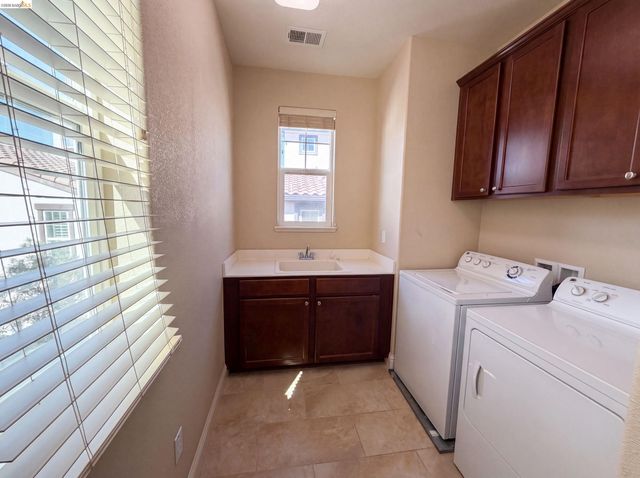3087 Vittoria Loop, Dublin, CA 94568